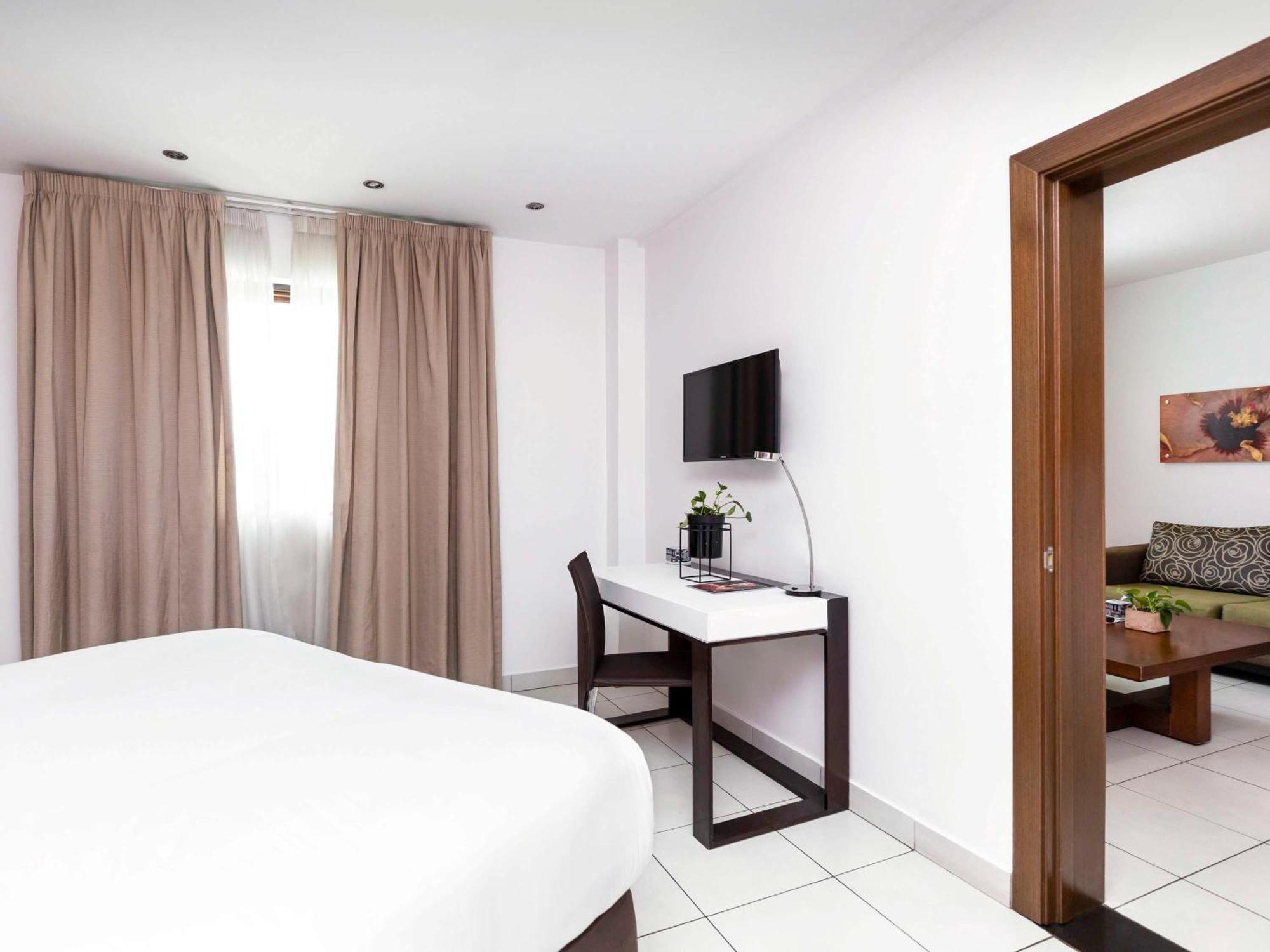 ホテル Ibis Styles Accra Airport エクステリア 写真