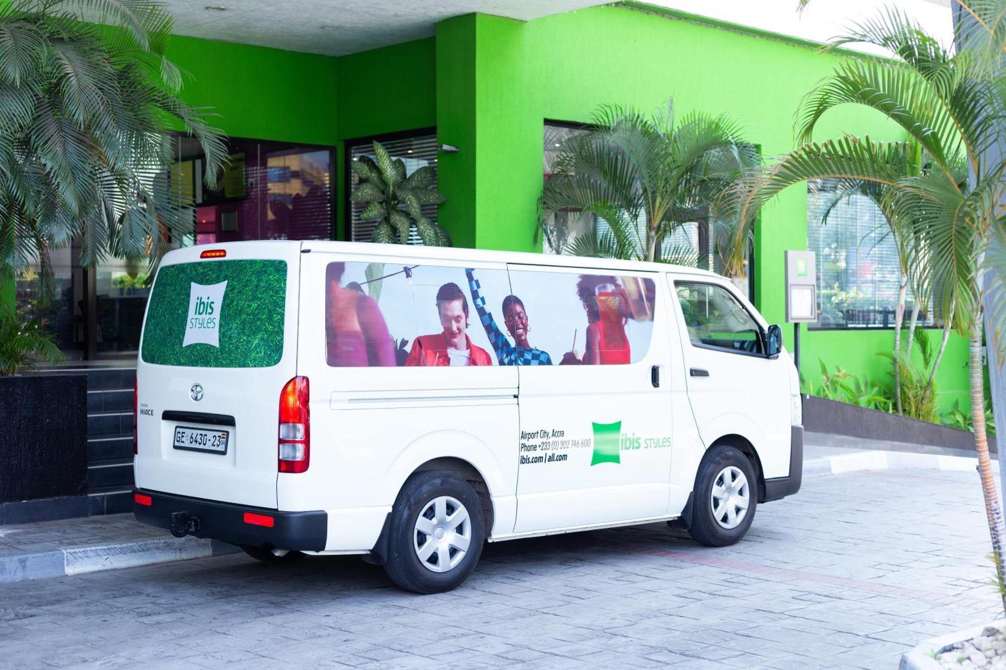 ホテル Ibis Styles Accra Airport エクステリア 写真