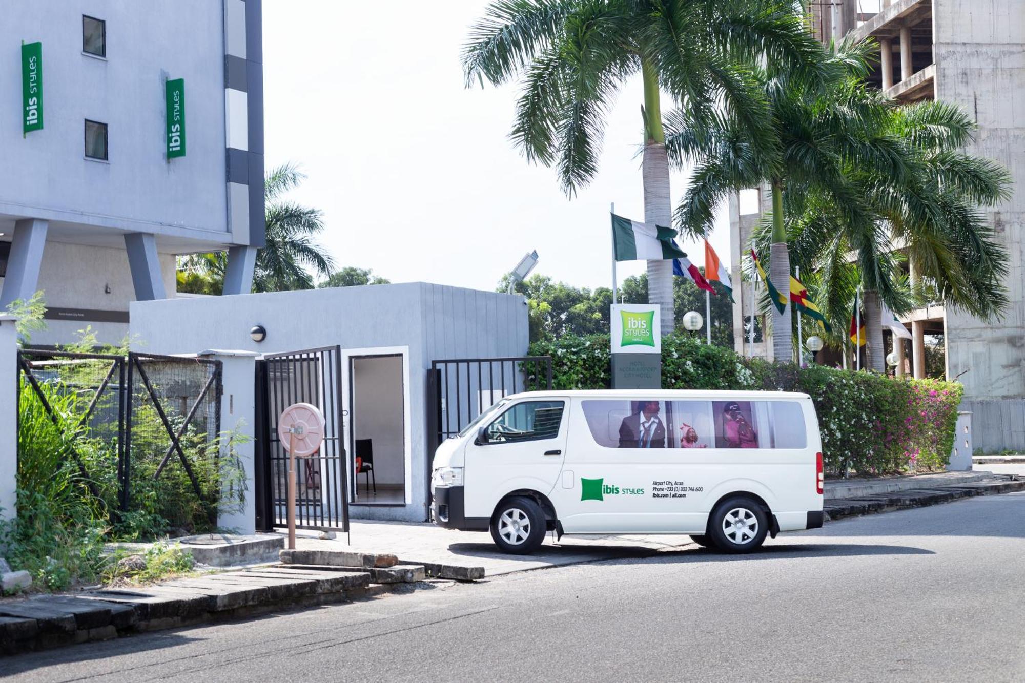 ホテル Ibis Styles Accra Airport エクステリア 写真