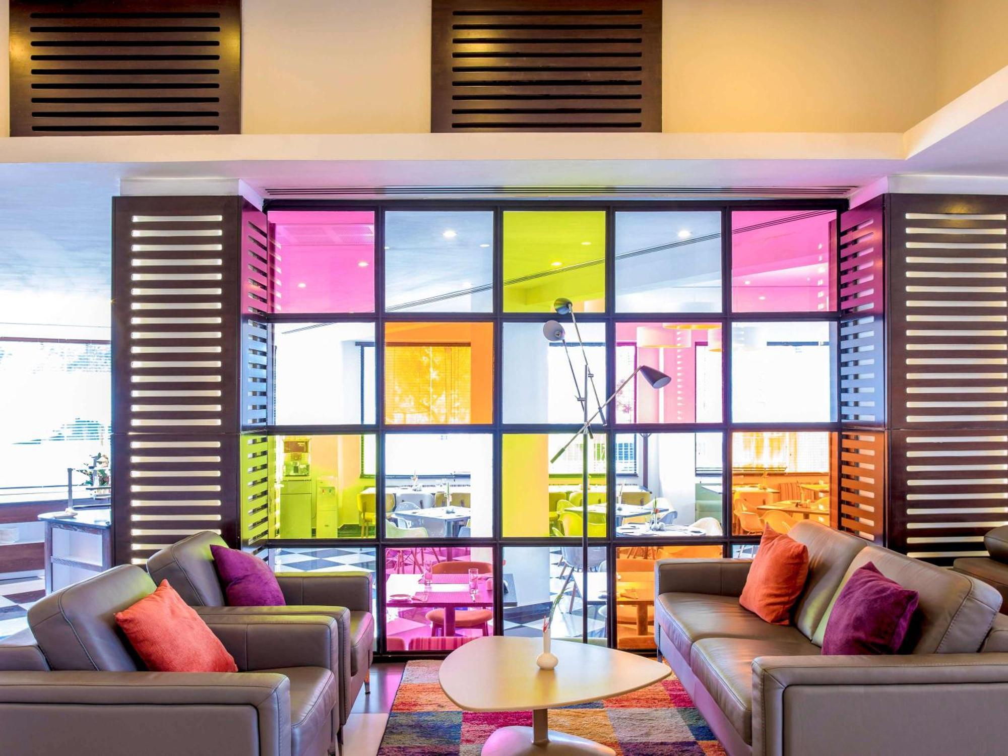 ホテル Ibis Styles Accra Airport エクステリア 写真