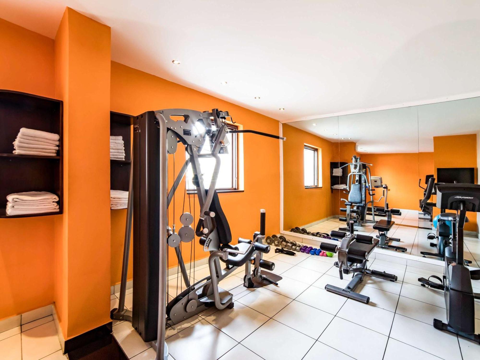 ホテル Ibis Styles Accra Airport エクステリア 写真