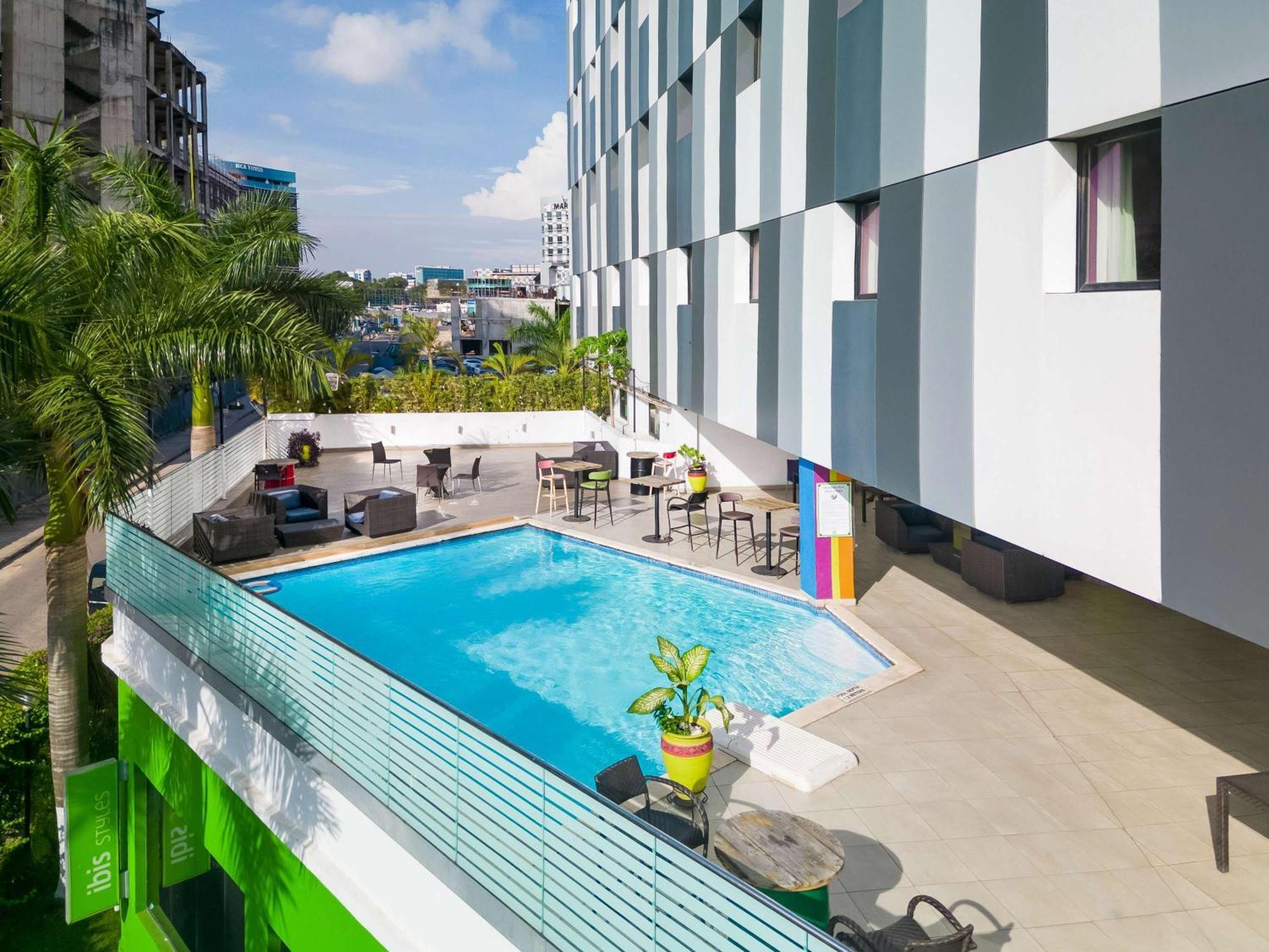 ホテル Ibis Styles Accra Airport エクステリア 写真