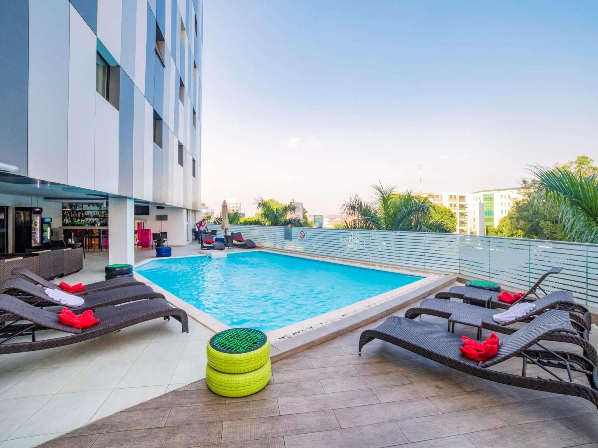 ホテル Ibis Styles Accra Airport エクステリア 写真